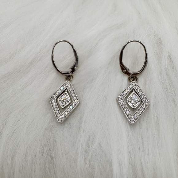 Roberto Coin 18kt white gold with 0.55tcw diamond converted drop earrings EUC - Picture 3 of 12